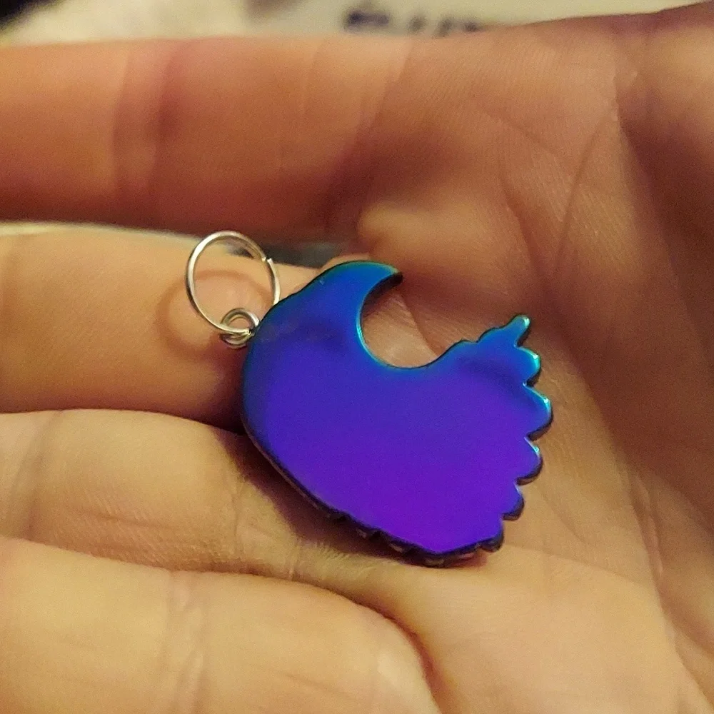 Unusual crystal carving. Rainbow hematite eagle - Picture 2 of 2